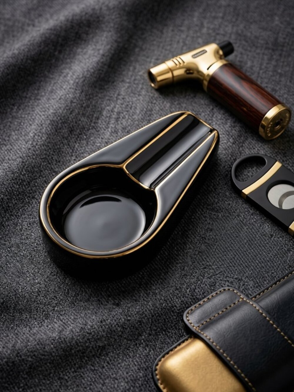 Ceramic Single-Cigar Ashtray Black with Gold Details